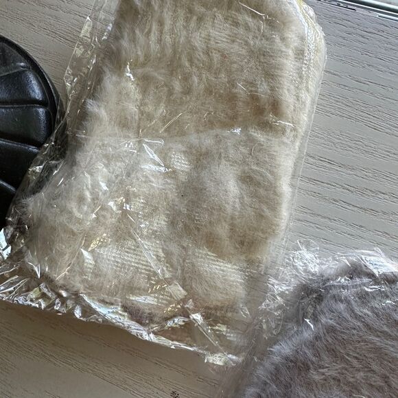 New in Package Fuzzy Microfiber Fingerless Gloves - Picture 7 of 9